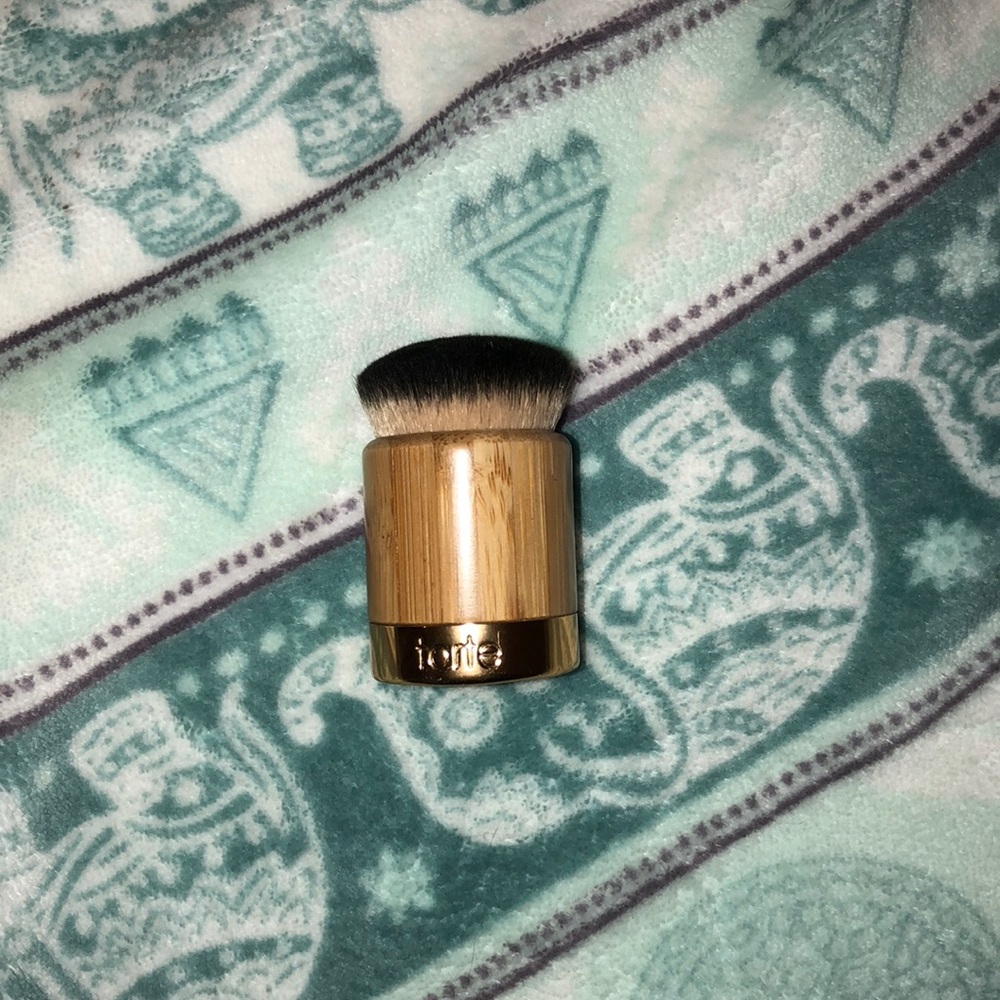 Airbuki Foundation Brush
